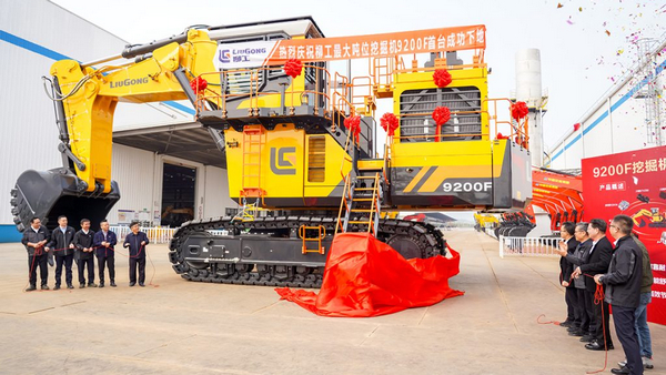LIUGONG 200 tons Of Super Large Excavator Successful Trial Production