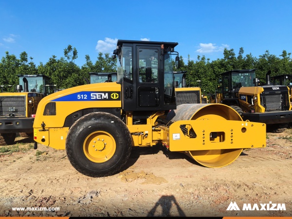 Panama - 1 Unit SEM 512 Road Roller
