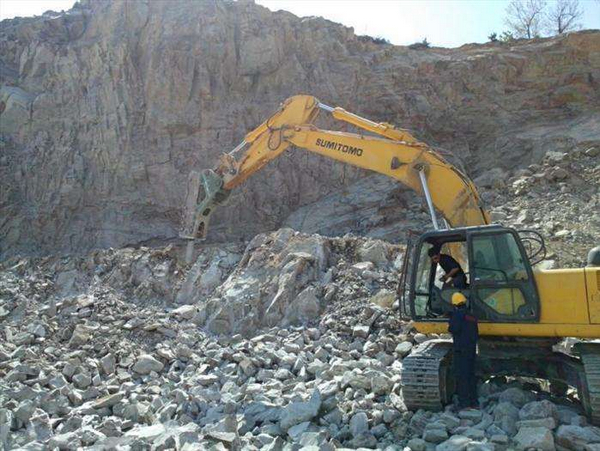 How To Properly Maintain And Use A Hydraulic Breaker?