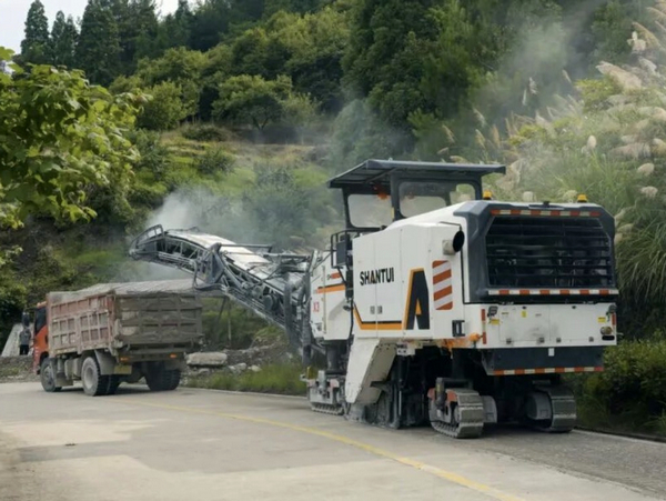 SHANTUI SM200M-G Milling Machine Drives High-Efficiency Road Construction Across Fujian