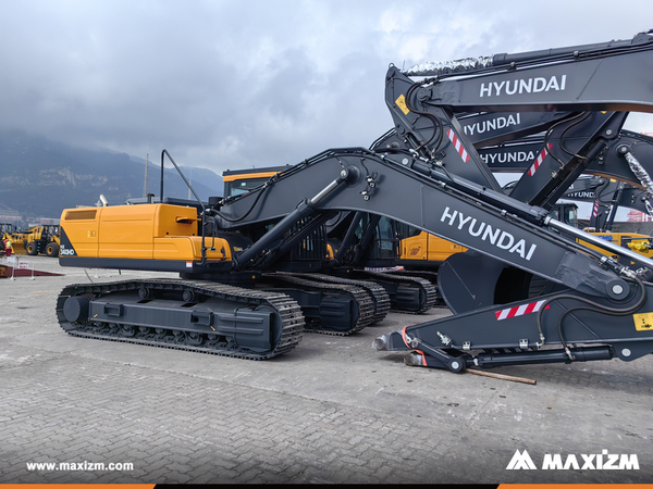 Algeria - 1 Unit HYUNDAI HX340HD Crawler Excavator