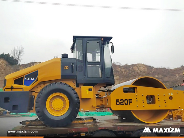 Somalia - 1 Unit SEM SEM520F Road Roller