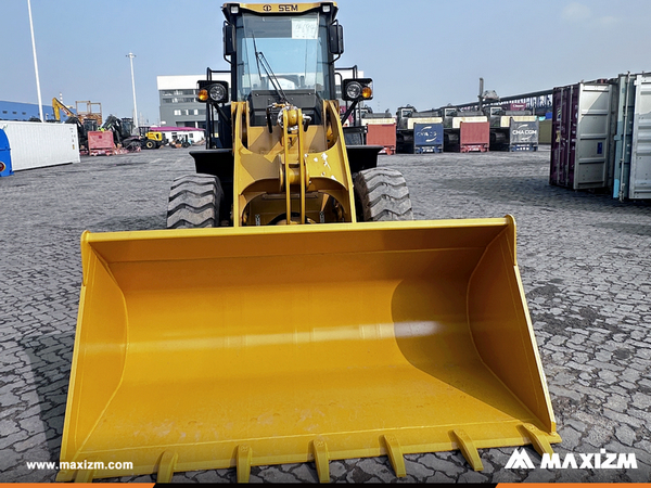 Panama - 1 Unit SEM 636D Wheel Loader 