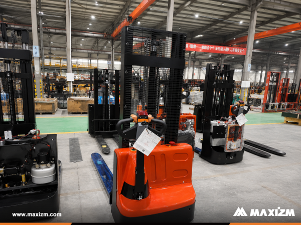 Honduras - 1 Unit HELI CDD16J Pallet Stacker & 1 CPCD40 Forklift