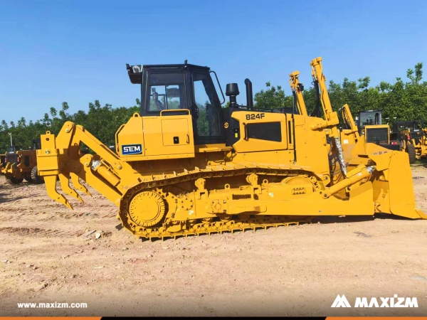 Guinea - 2 Units SEM 824F Crawler Bulldozer