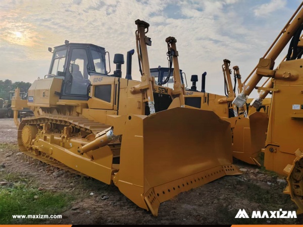 Guinea - 2 Units SEM 824F Crawler Bulldozer
