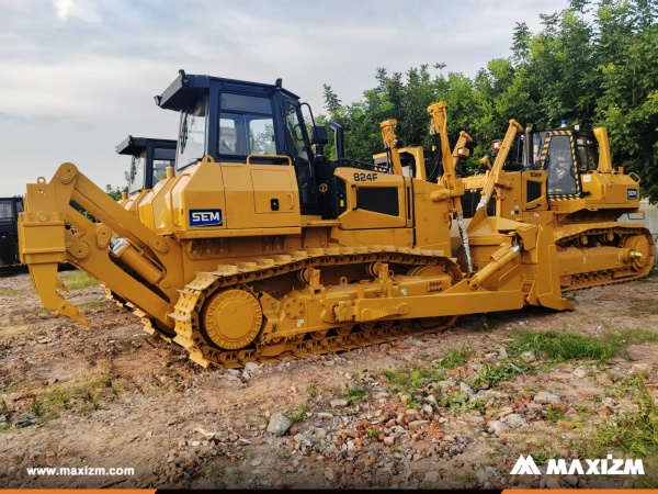 Guinea - 2 Units SEM 824F Crawler Bulldozer
