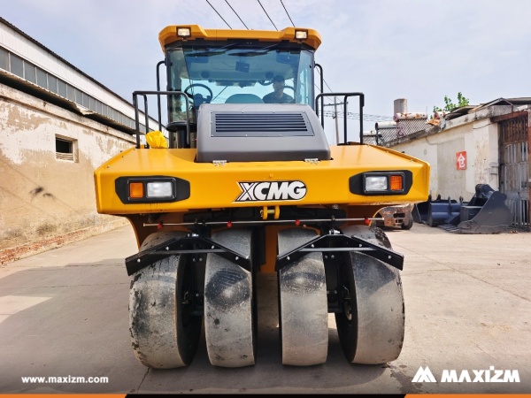 Comoros - 1 Unit XCMG XP263 Road Roller